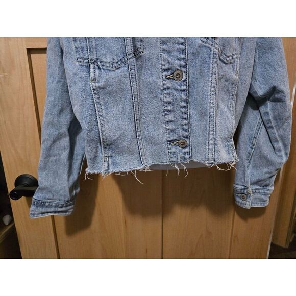 Cropped Oversized Denim Jacket With Gray Hoodie & Frayed Hem Womens Size XXS - Picture 3 of 13